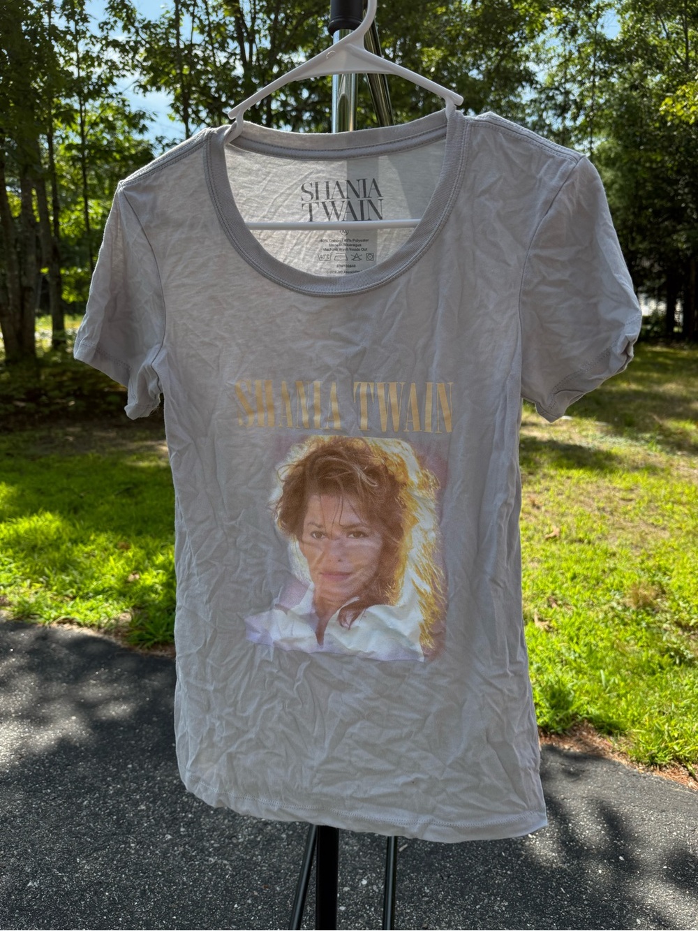 Shania Twain Women's White Graphic Short Sleeve Tee